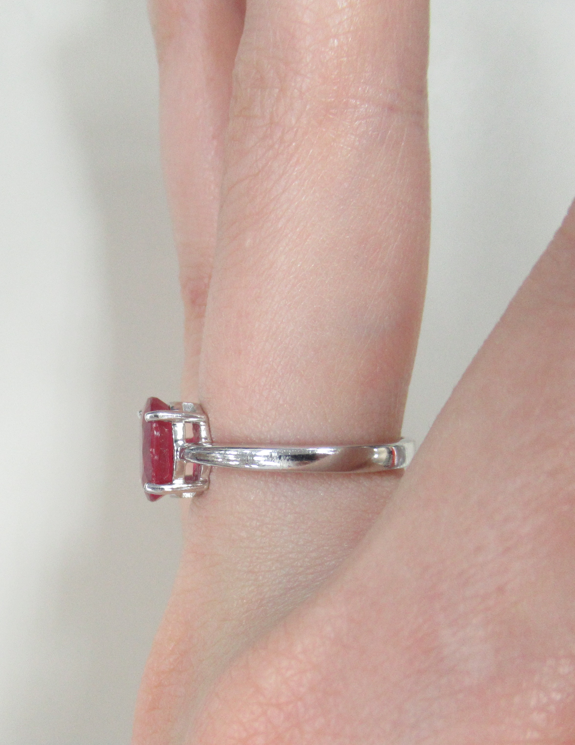 Серебряное кольцо с рубином